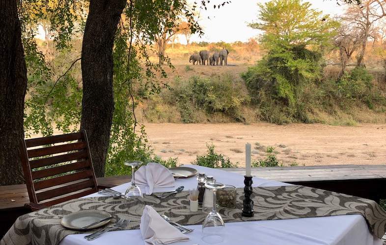 Een romantisch diner met uitzicht op het wildlife van het Kruger Park