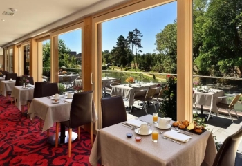 Voor de warme zomeravonden is het buiten op het terras van het restaurant prima toeven
