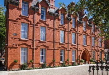 De imponerende facade van hotel The Wilder