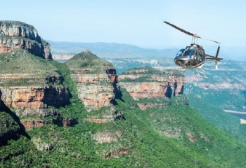 Helicopter tour boven de Drakensbergen