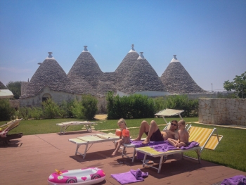 Met de kinderen heerlijk relaxen in een echte trulli in Puglia