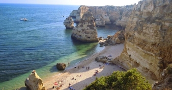 Praia da Marinha is het meest gefotografeerde strand van Portugal