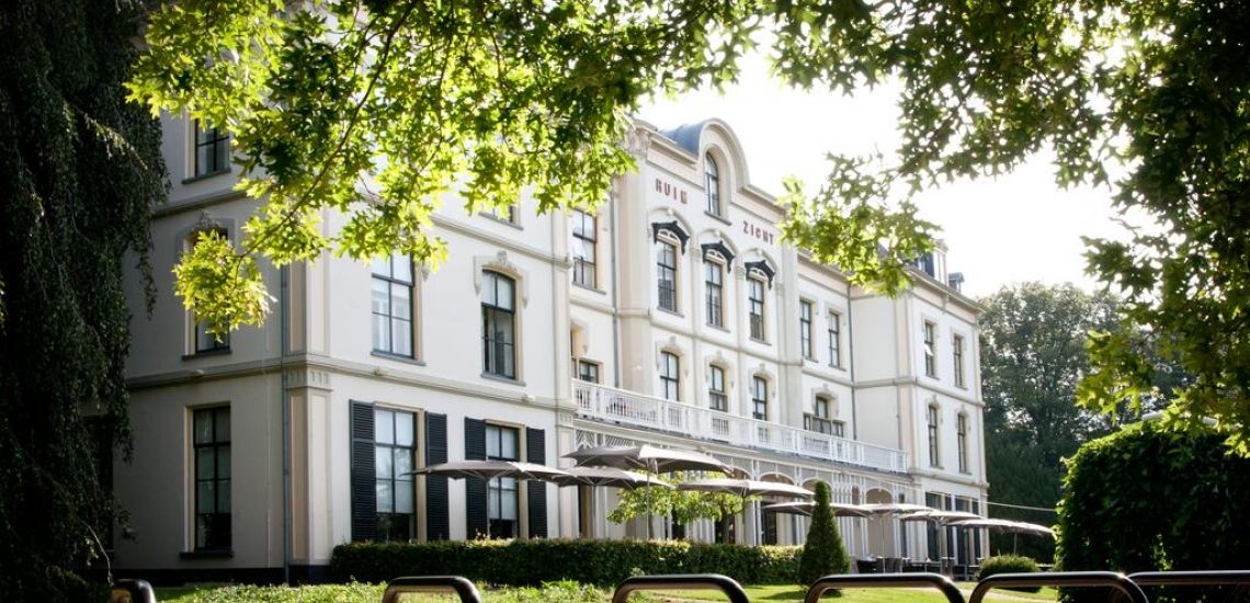 Hotel Villa Ruimzicht is in een historisch stadspark gelegen