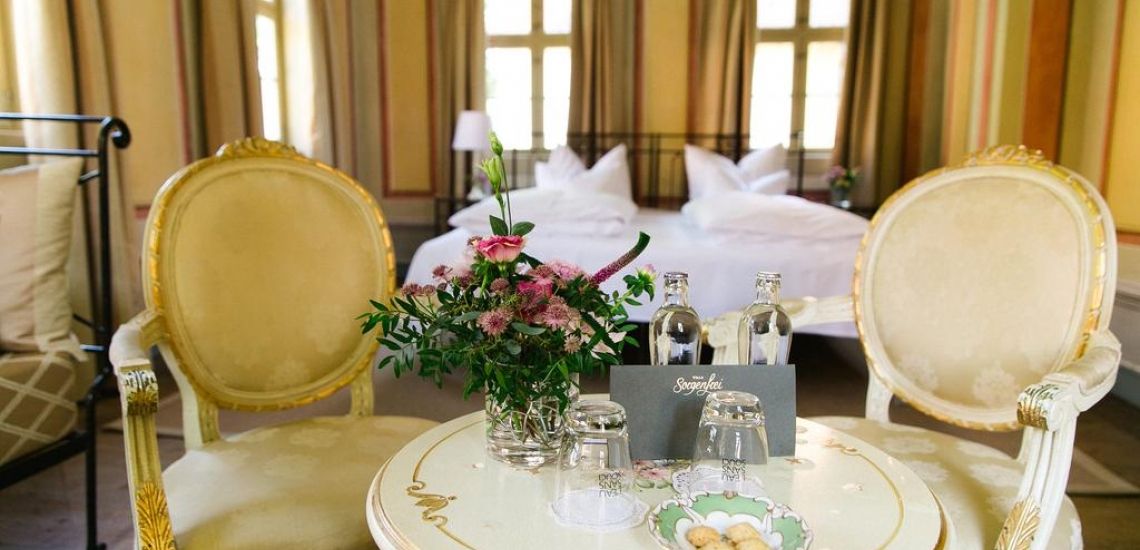 En een gezellig zitje vind je ook in de romantische junior suites van Hotel Villa Sorgenfrei