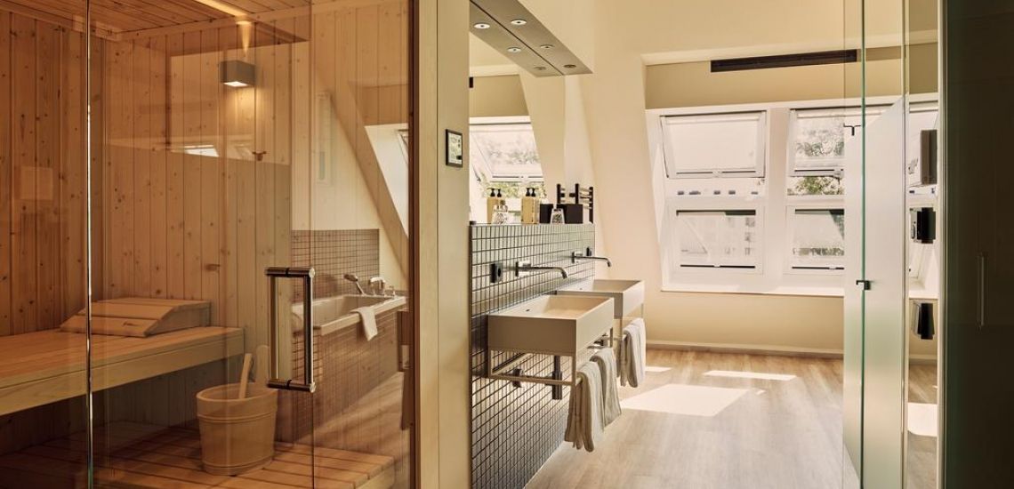 De badkamers zijn modern en veel beschikken over een privé sauna