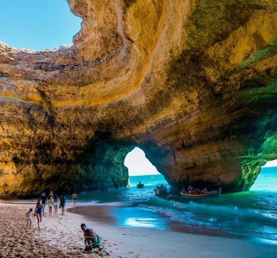 Aan het eind van je Portugal rondreis samen naar een spectaculair strand aan de Algarve