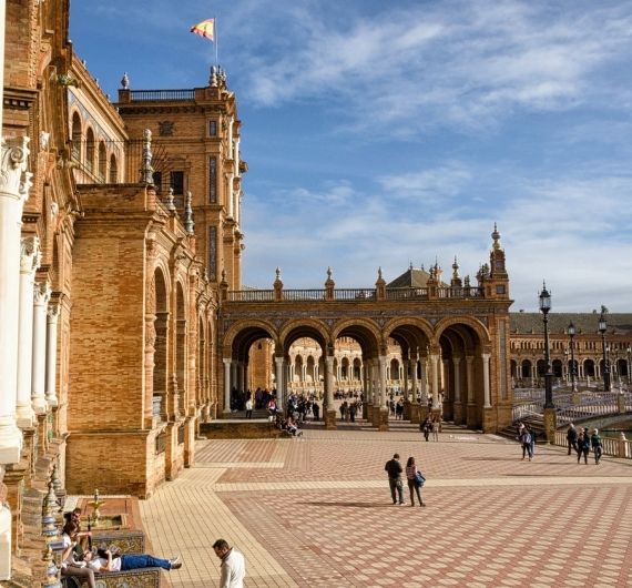 Op deze rondreis door Spanje en Portugal mag een bezoek aan het statige Sevilla niet ontbreken