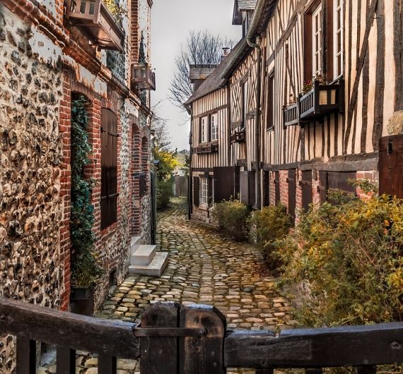Honfleur is een schilderachtig dorpje en ideaal als startpunt van je rondreis Normandië en Bretagne