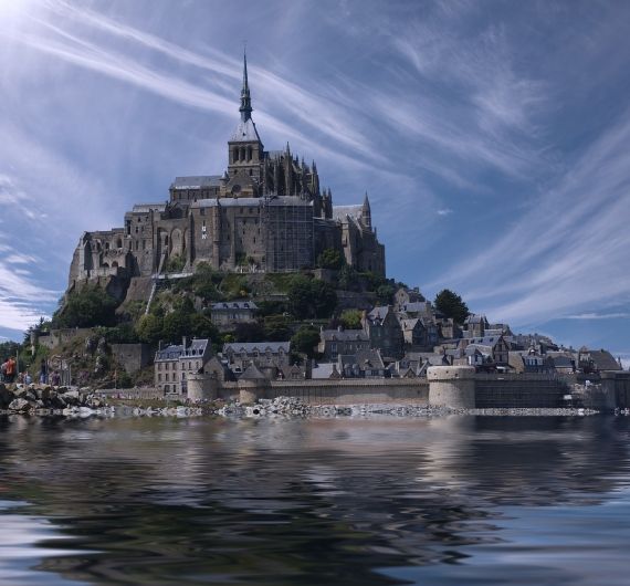 Mont Saint Michel zie je al van verre uit zee oprijzen