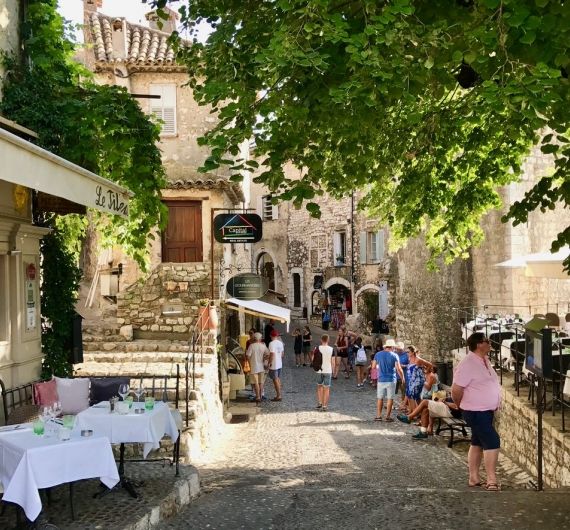 Het typisch Franse Vence staat garant voor mediterraan vakantieplezier