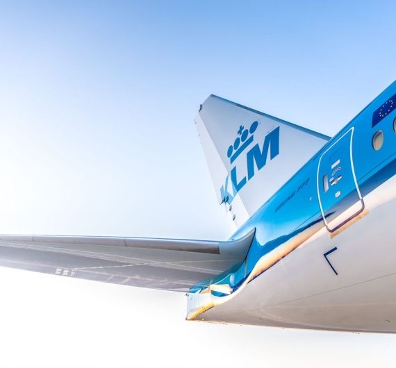 Het vliegtuig van KLM brengt je weer veilig thuis