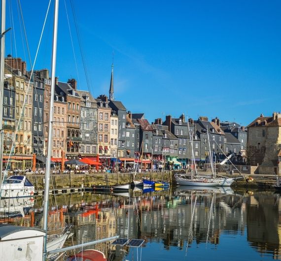 Honfleur is een schilderachtig dorpje en ideaal als startpunt van je rondreis Normandië en Bretagne