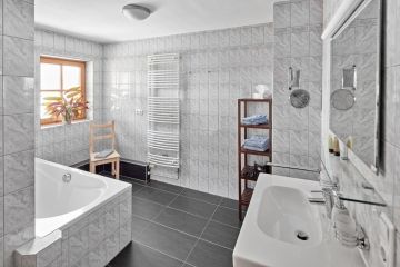 Grote badkamers om je fijn op te frissen tijdens een dag rondreizen in Duitsland