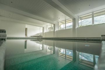 Het binnenzwembad is ideaal om af te koelen na een dag autorondreis Duitsland