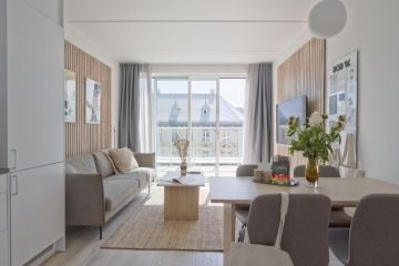 De gezellige suite van de familiekamer met mooi uitzicht over Oslo