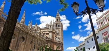 Op je Andalusië reis op maat is een bezoek aan imposant Sevilla belangrijk