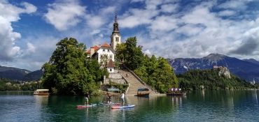 Deze familiereis Slovenië en Kroatië start met suppen op het meer van Bled